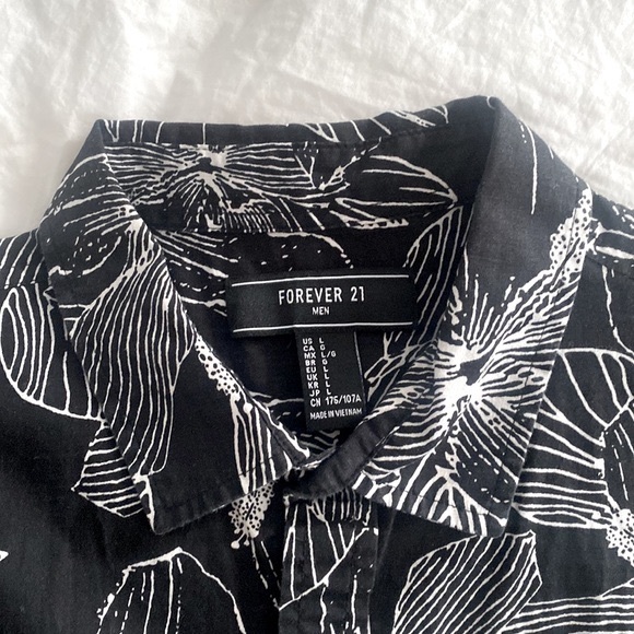 L Forever 21 Floral Black&White button down - Picture 2 of 7